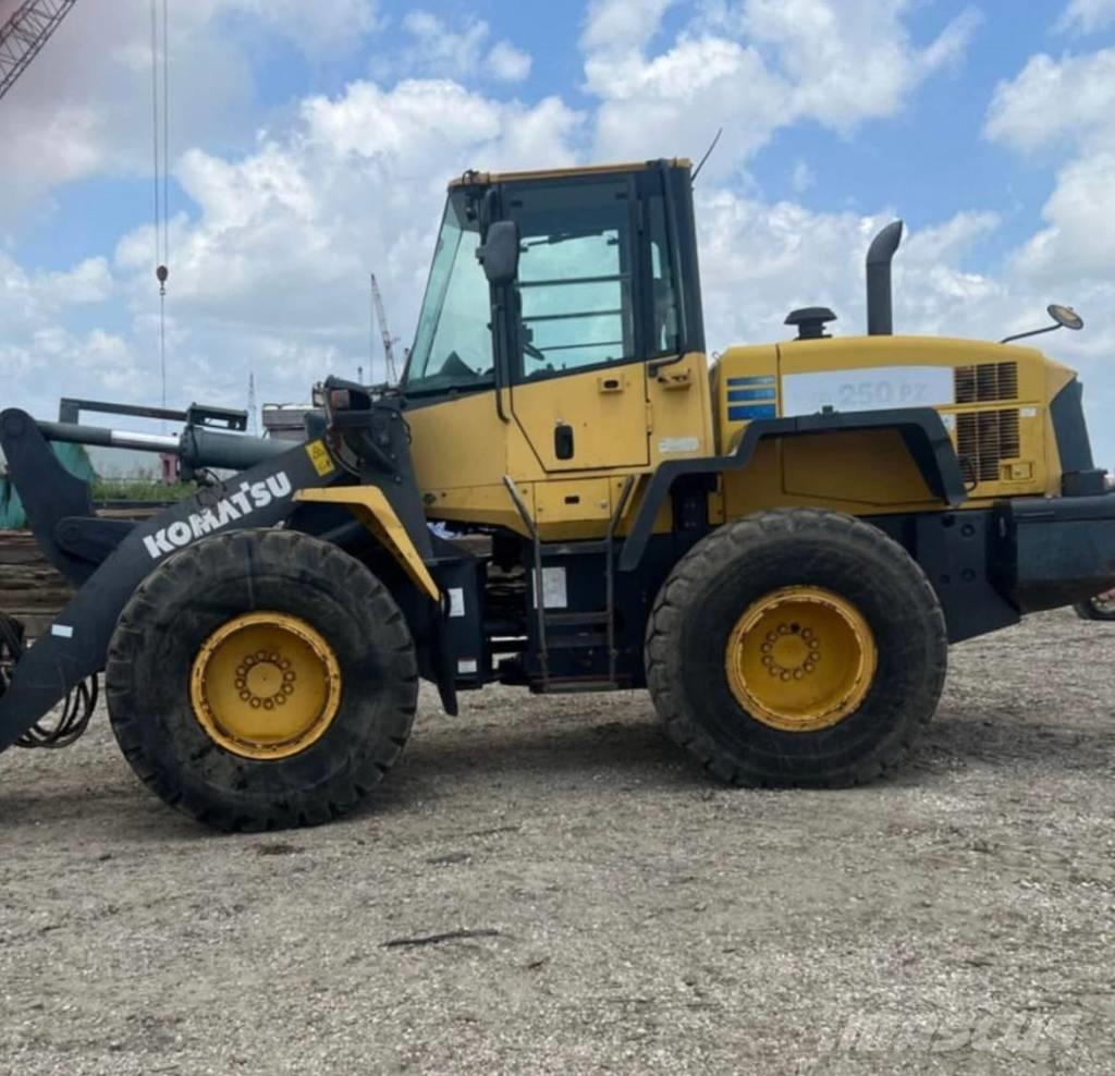 Komatsu WA 250 PZ-6 Wielladers