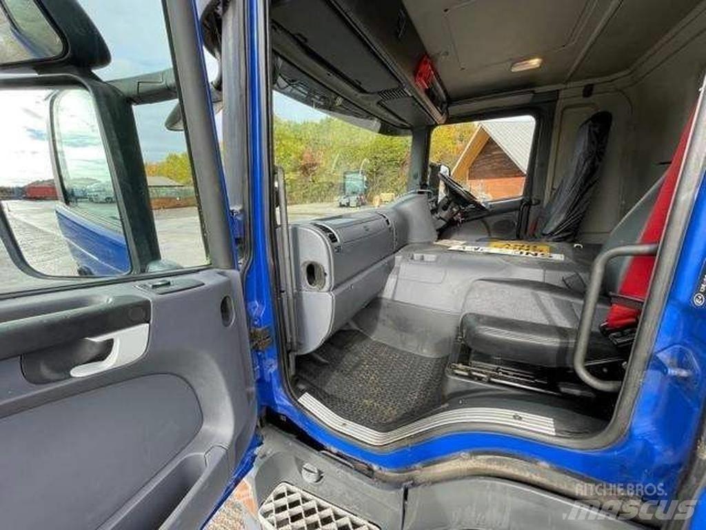 Scania P 230 Chassis met cabine