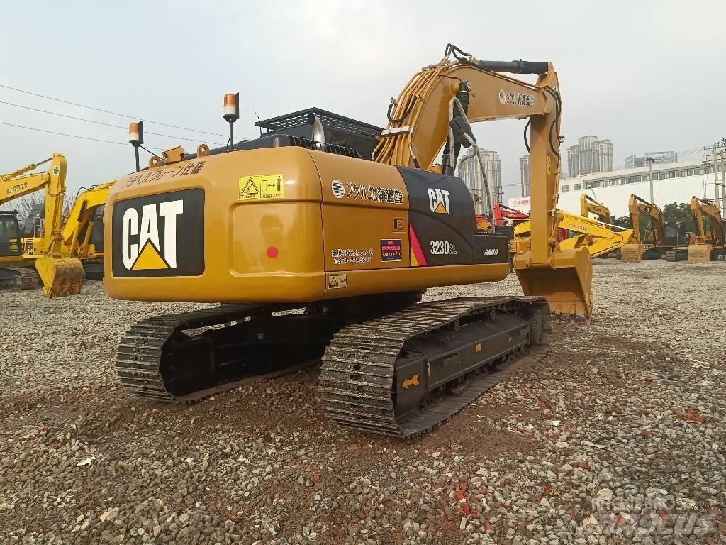 CAT 323 D Rupsgraafmachines