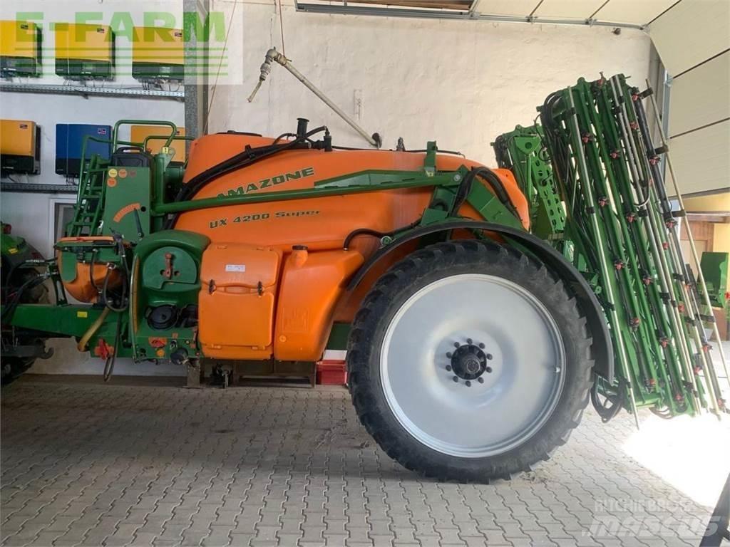 Amazone UX4200 Getrokken spuitmachines