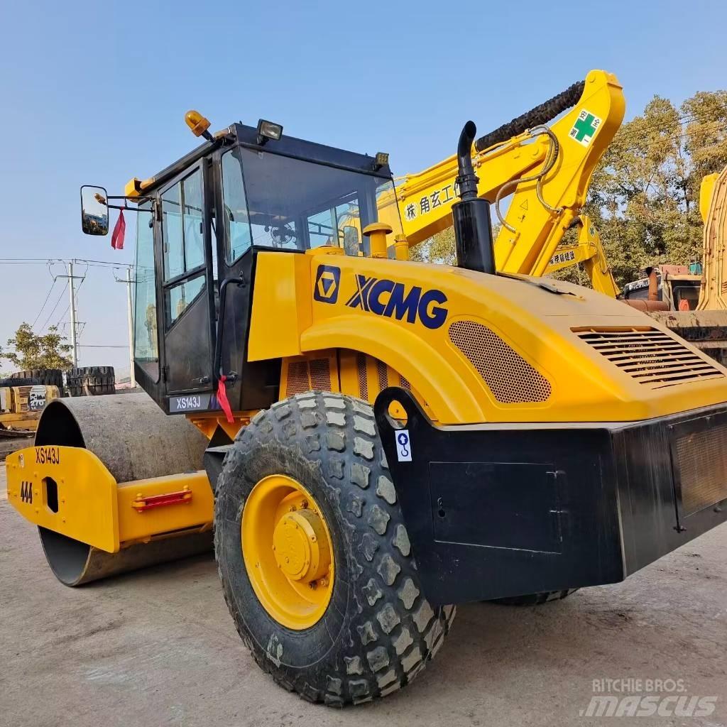 XCMG XS 142 J Trilrolwalsen