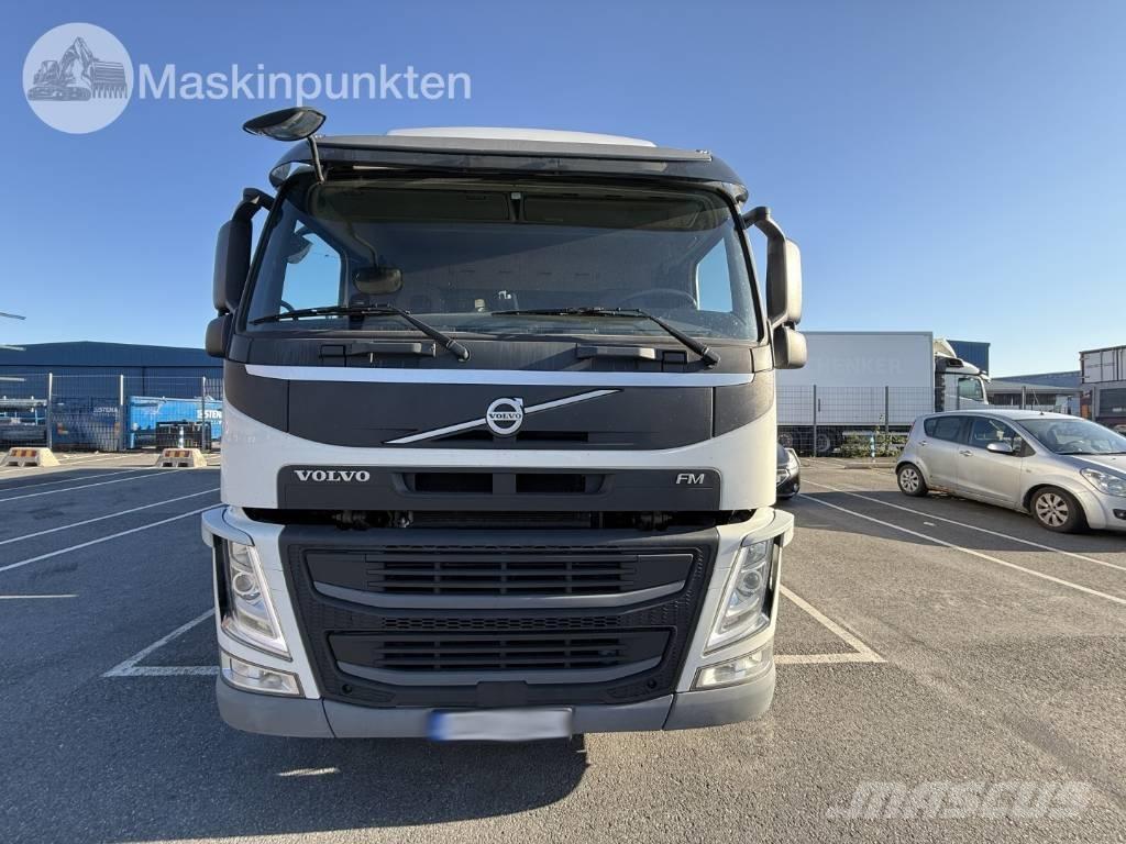 Volvo FM 340 Bakwagens met gesloten opbouw