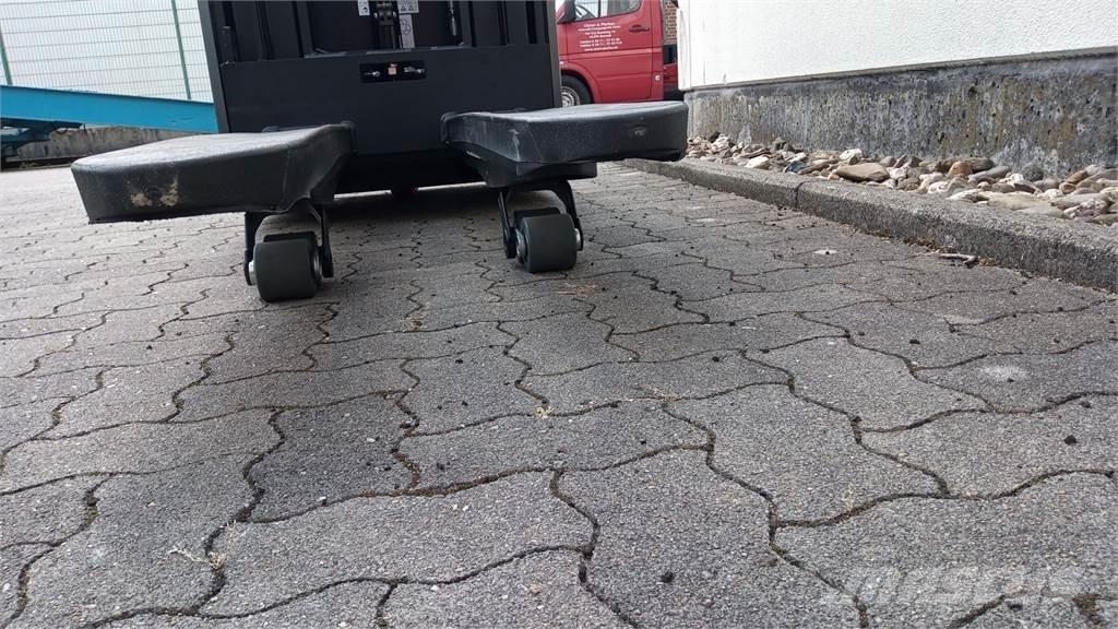 Toyota SWE160L Stapelaar meeloop