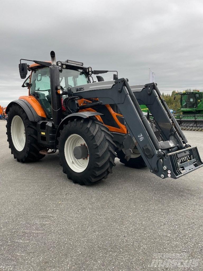 Valtra T 174 Tractoren