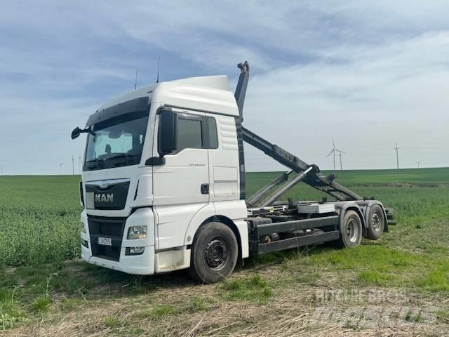 MAN 26.440 Vrachtwagen met containersysteem