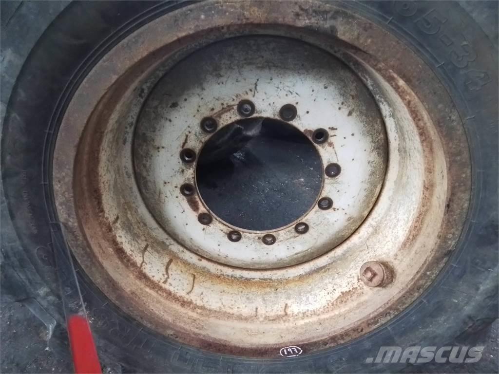 Valmet 836 20x34 Banden, wielen en velgen