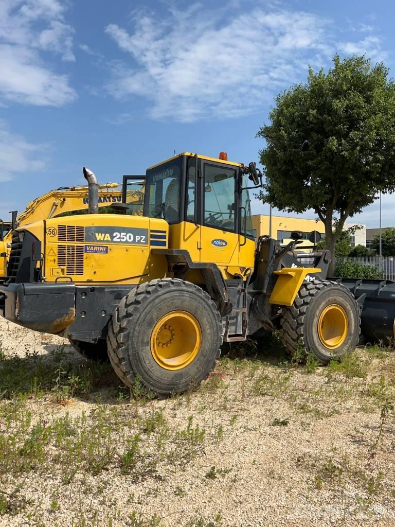 Komatsu WA 250 PZ-6 Wielladers