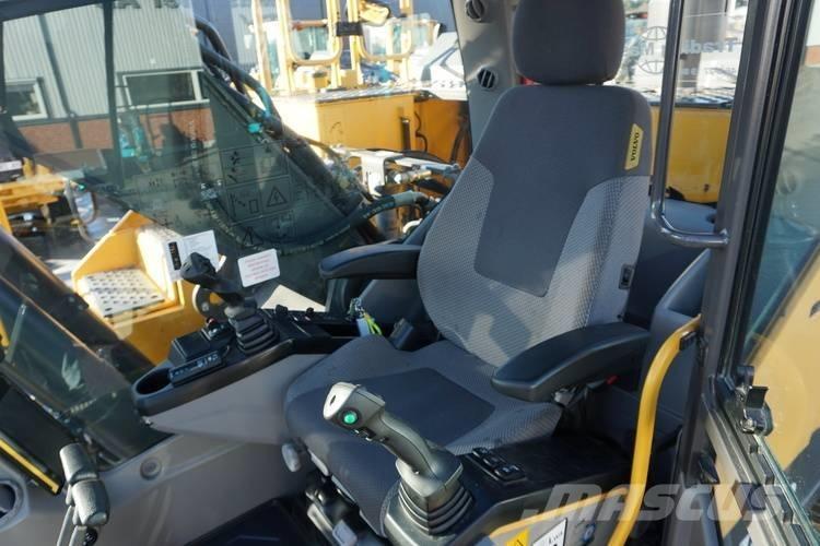 Volvo EC 250 E NL Rupsgraafmachines