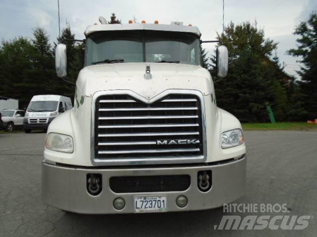 Mack CXU 613 Trekkers