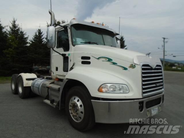 Mack CXU 613 Trekkers