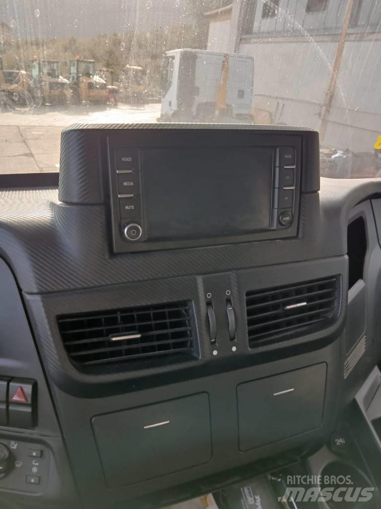Iveco STRALIS 320S46 Vrachtwagen met vlakke laadvloer en lier