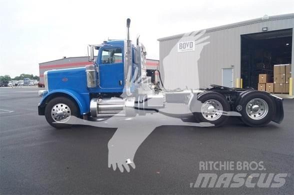 Peterbilt 389 Trekkers