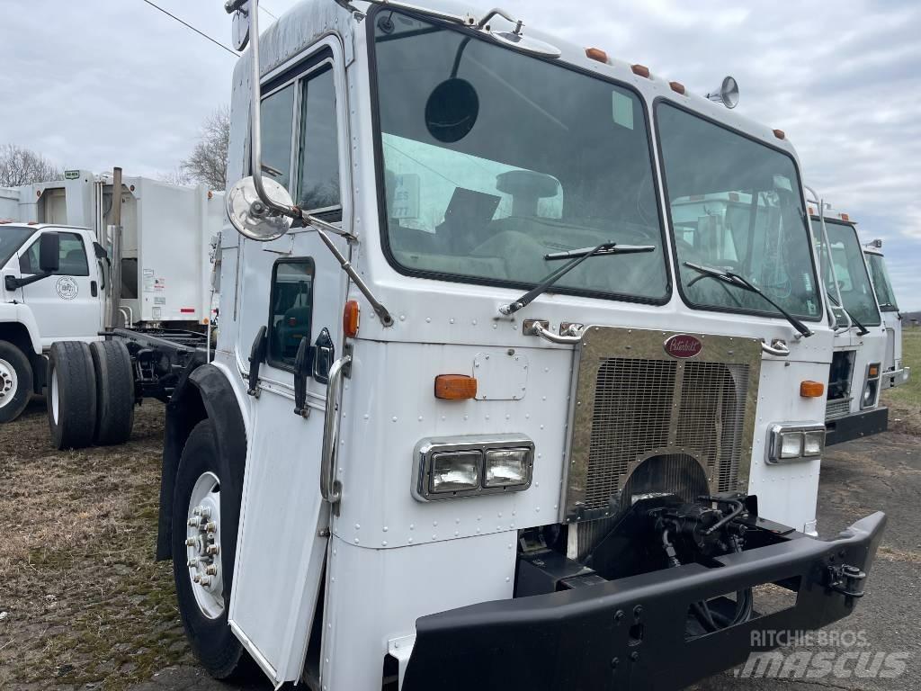 Peterbilt 320 Chassis met cabine
