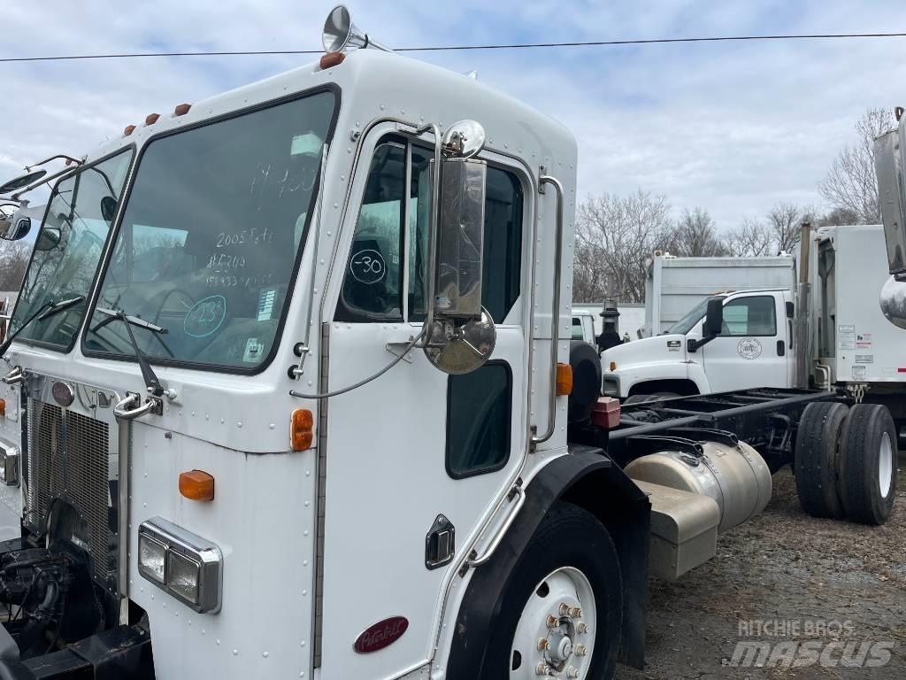 Peterbilt 320 Chassis met cabine