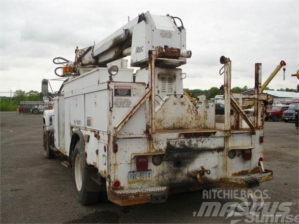 Altec D845B Auto hoogwerkers