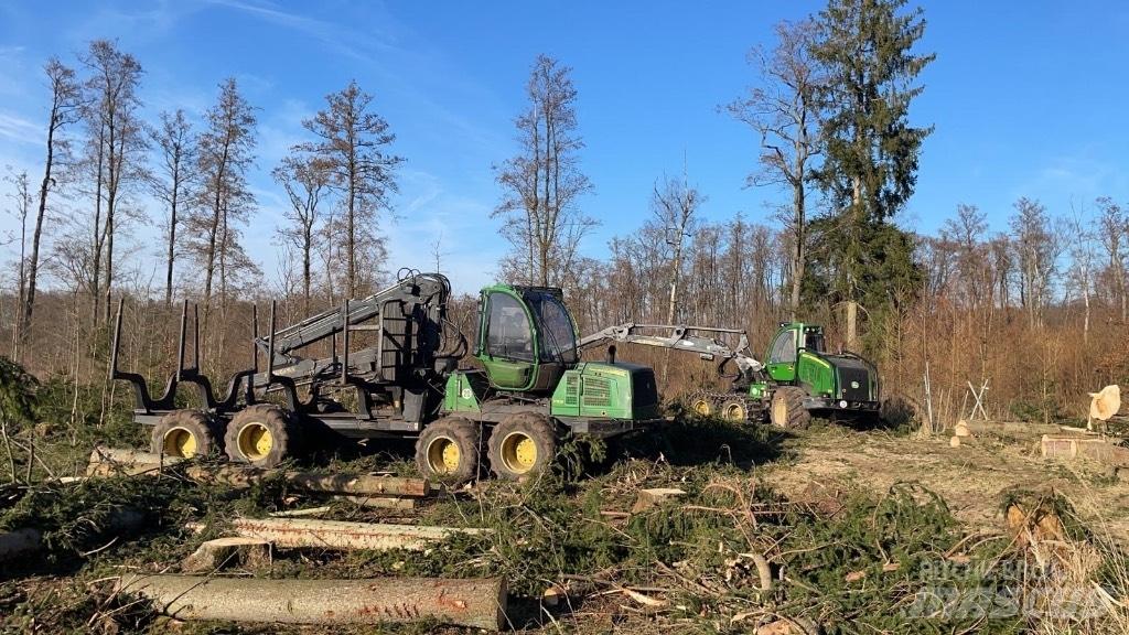 John Deere 1110 E Forwarders