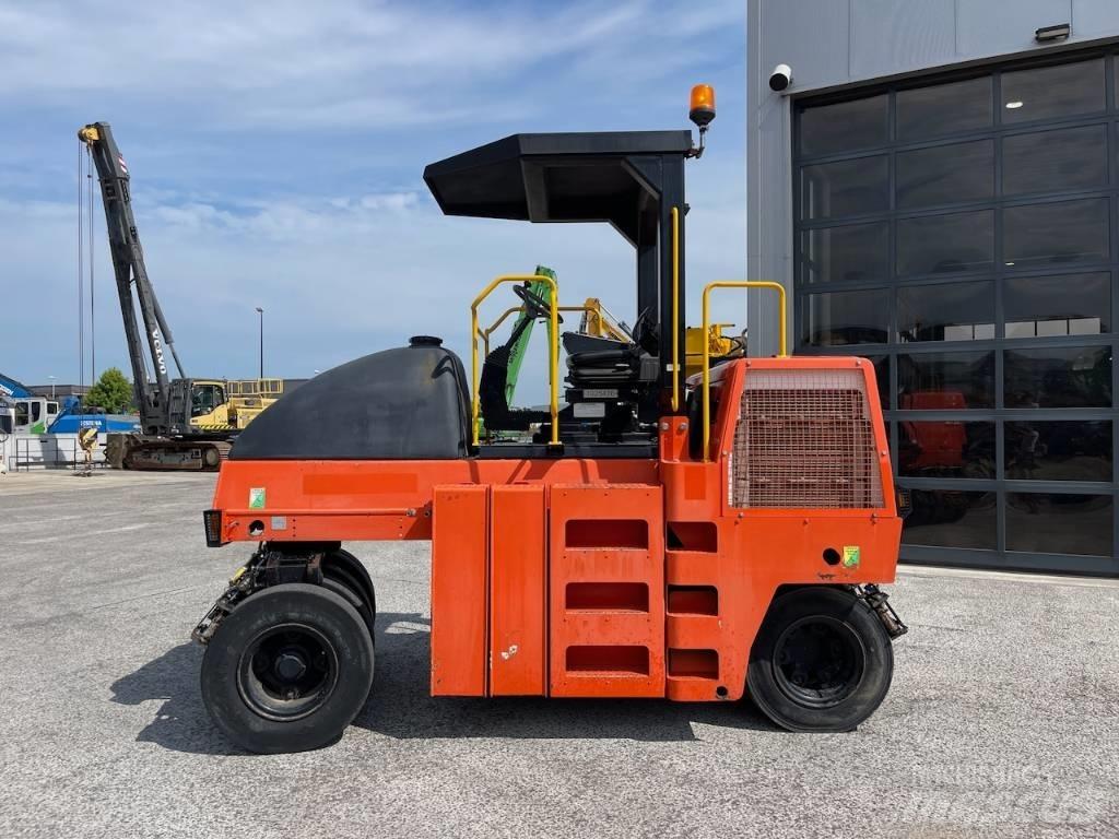 Dynapac CP 142 Bandenwalsen