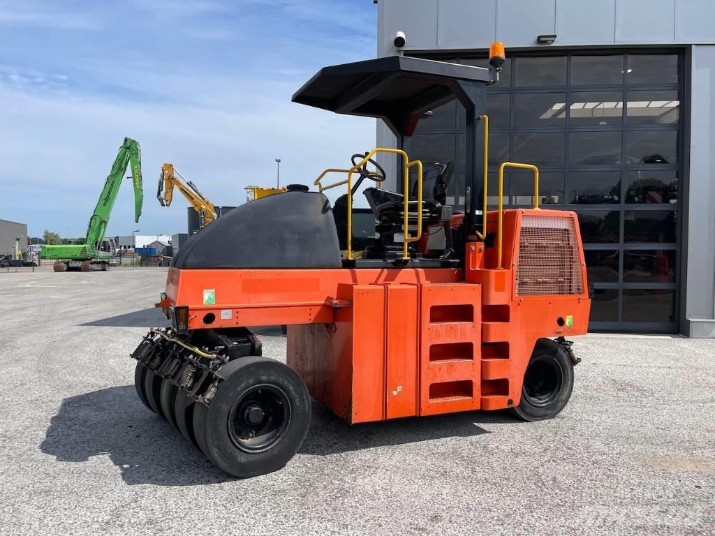 Dynapac CP 142 Bandenwalsen