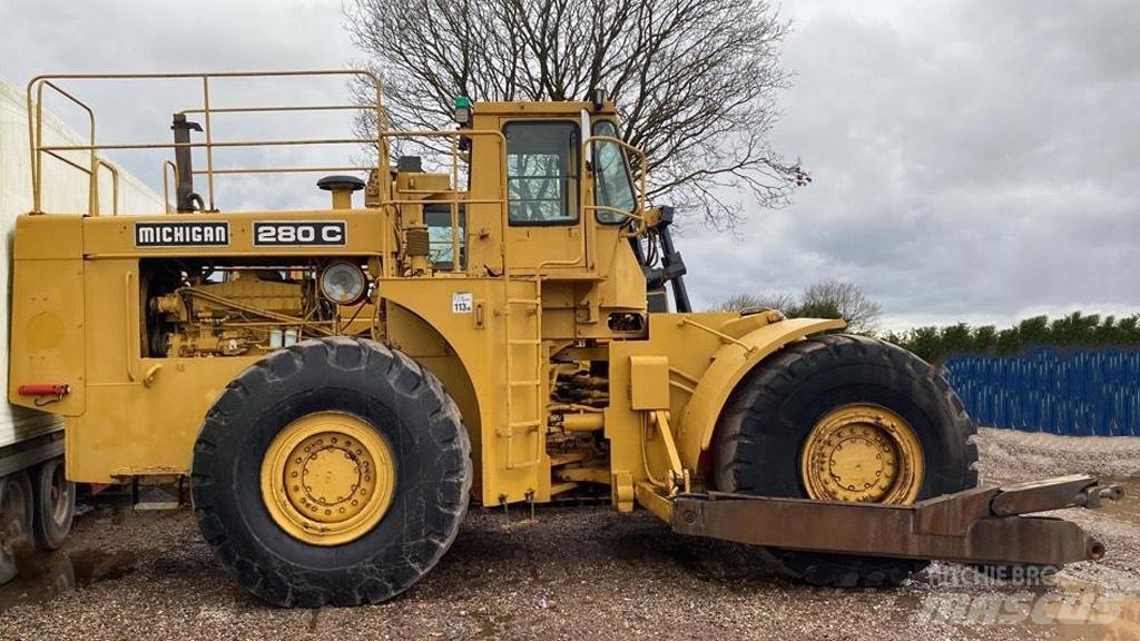 Michigan 280C Wieldozers