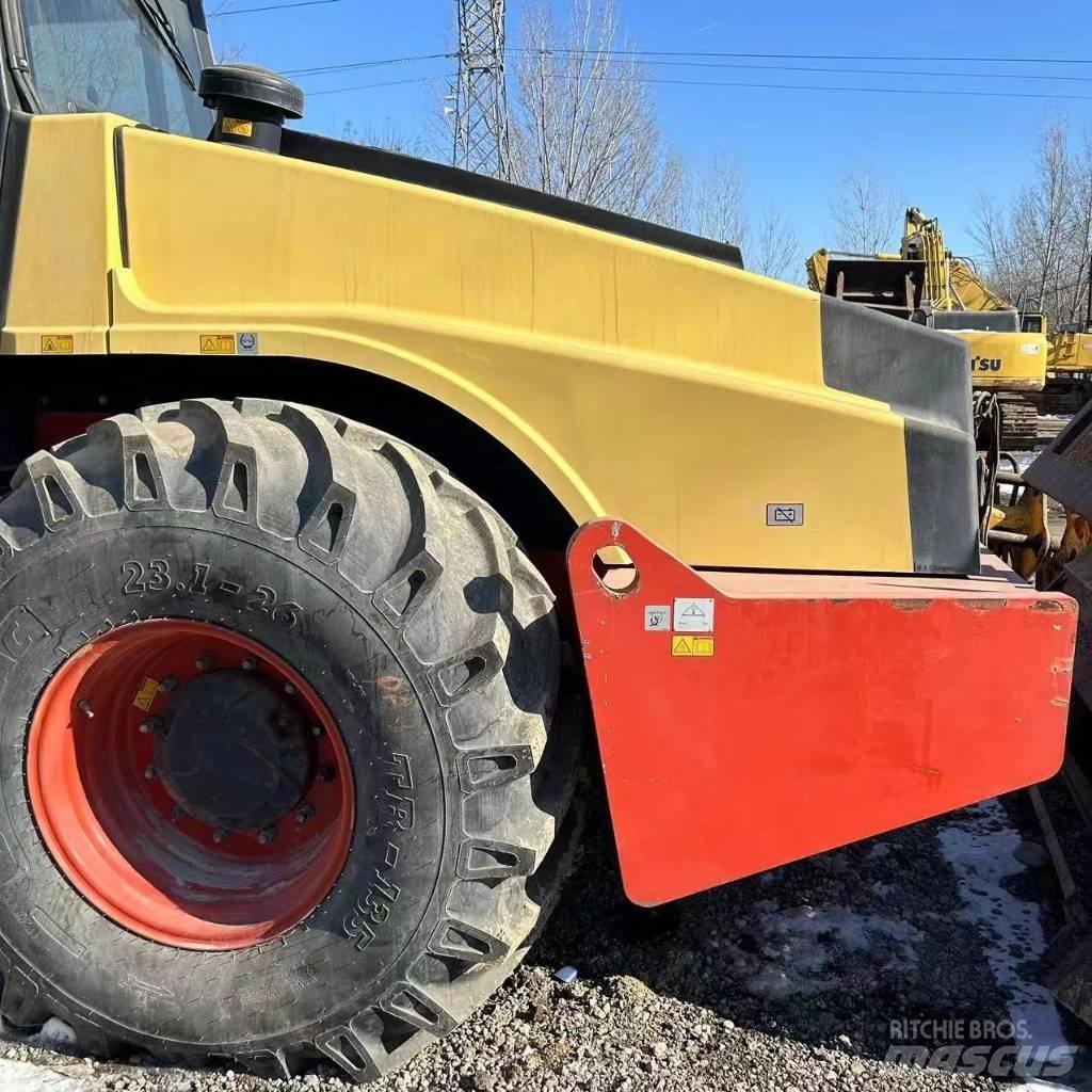 Dynapack CA702 Trilrolwalsen