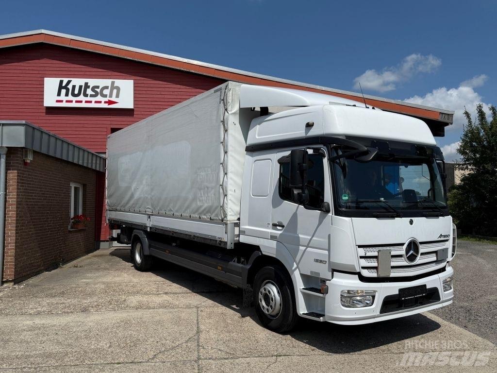Mercedes-Benz 1530L Schuifzeilopbouw