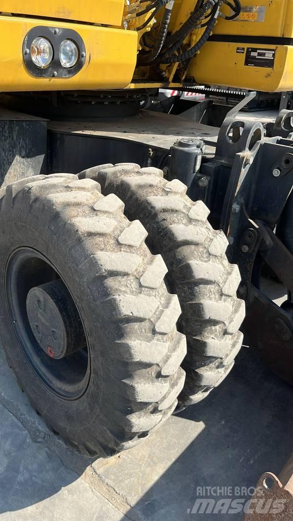 Komatsu PW 158-11 Wielgraafmachines