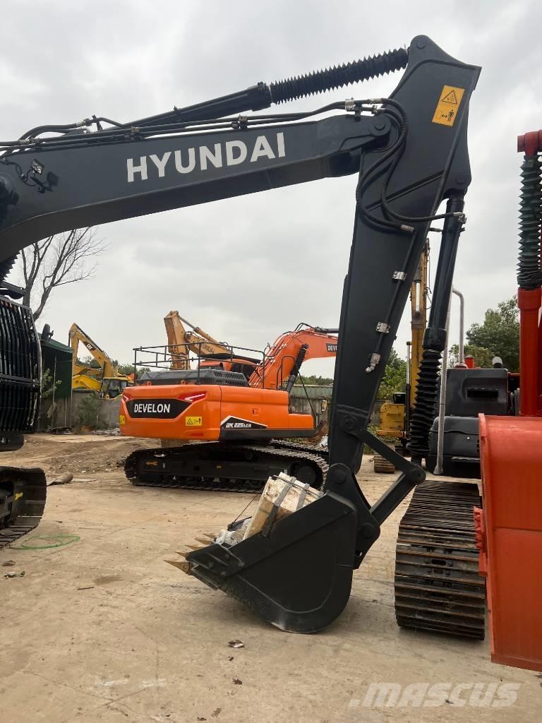 Hyundai HX 220 HD Rupsgraafmachines