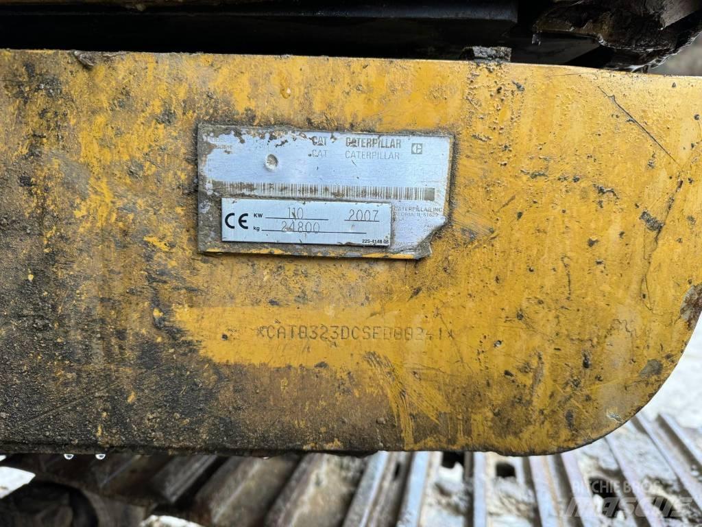 CAT 323 D Rupsgraafmachines