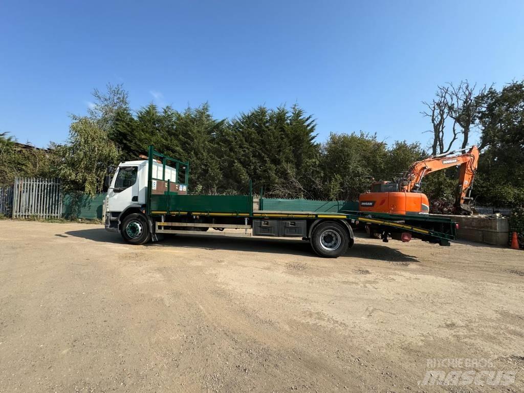 DAF LF 220 Vrachtwagen met vlakke laadvloer en lier
