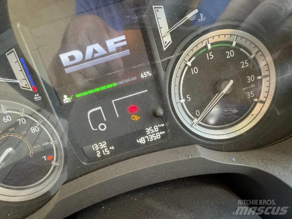 DAF LF 220 Vrachtwagen met vlakke laadvloer en lier