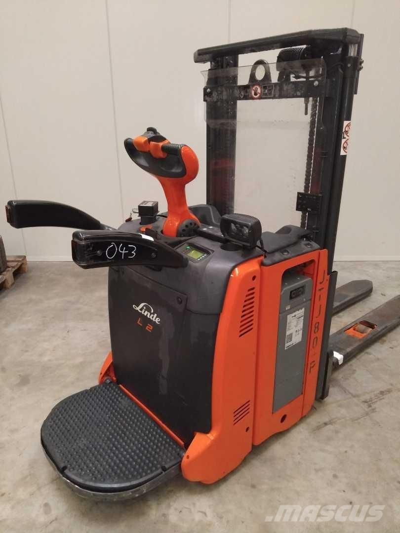 Linde L12AP Zelfrijdende stapelaars