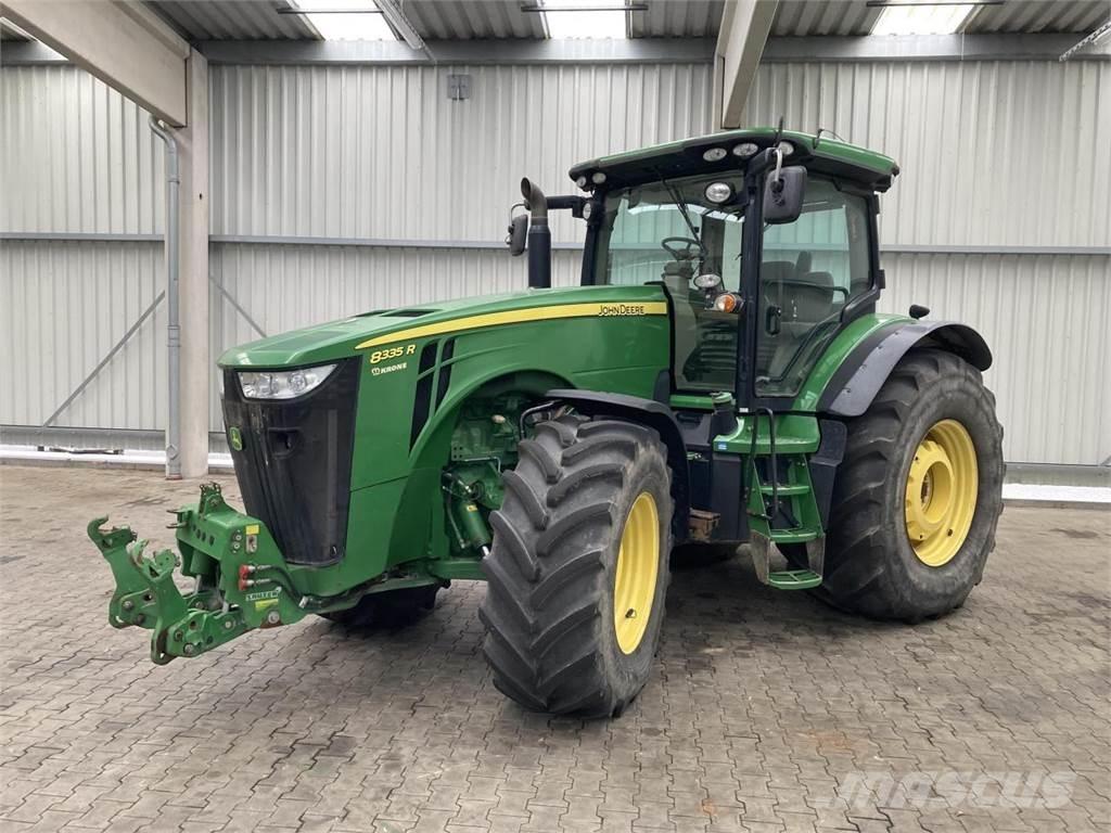 John Deere 8335R Tractoren