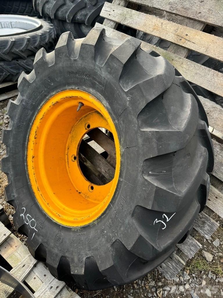 Michelin 14.5R20 Banden, wielen en velgen