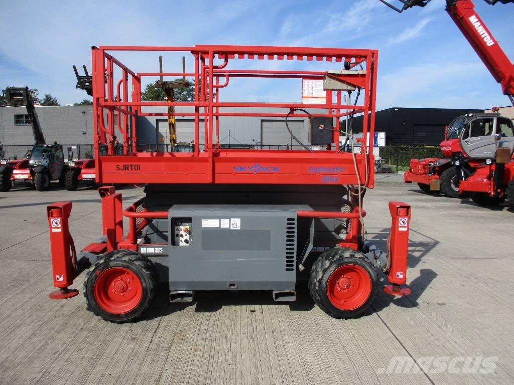 SkyJack SJ 6832 RT Schaarhoogwerkers