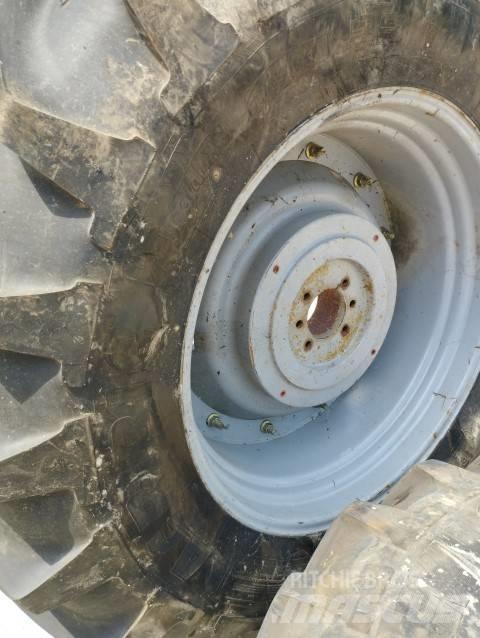 Michelin 20.8R38 Banden, wielen en velgen
