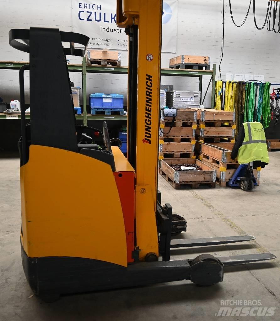 Jungheinrich ETV 214 Reachtruck voor hoog niveau