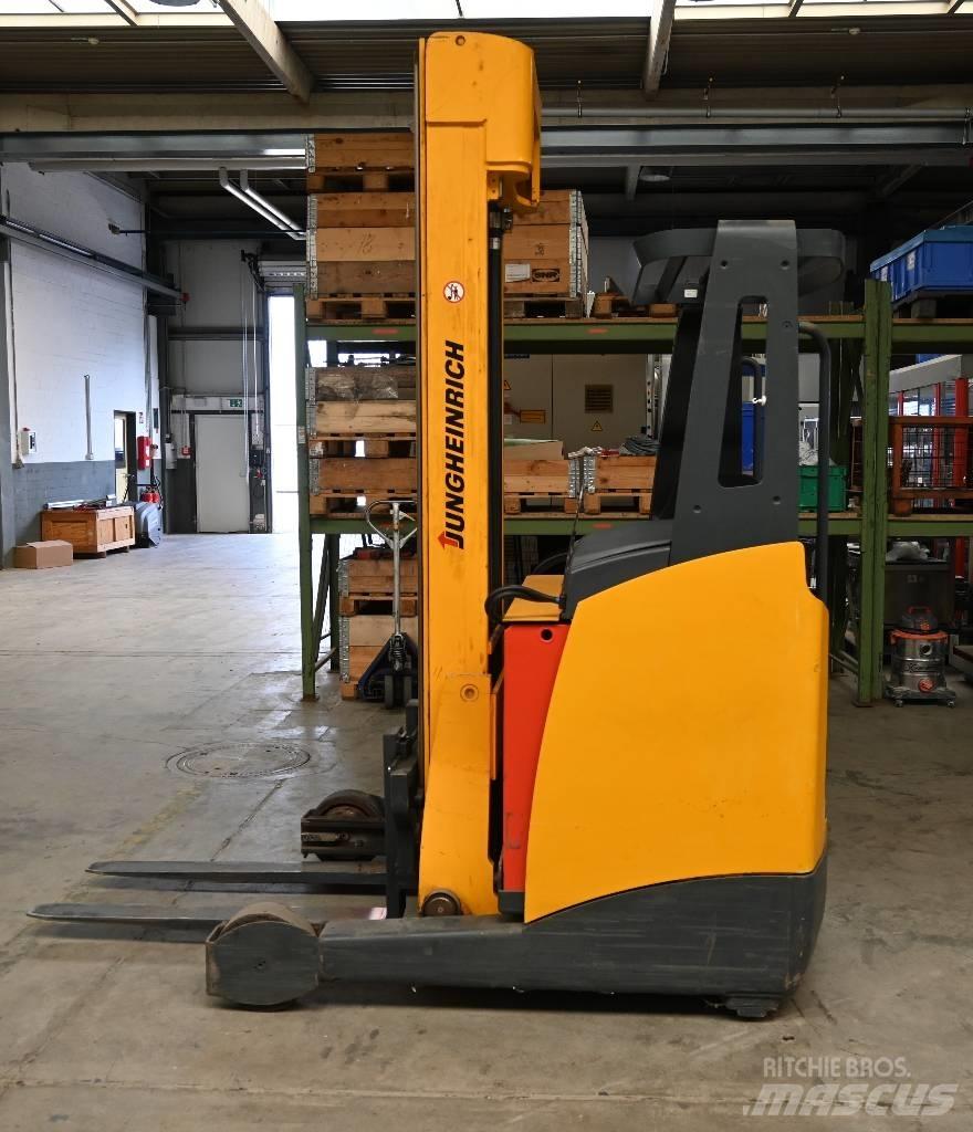 Jungheinrich ETV 214 Reachtruck voor hoog niveau