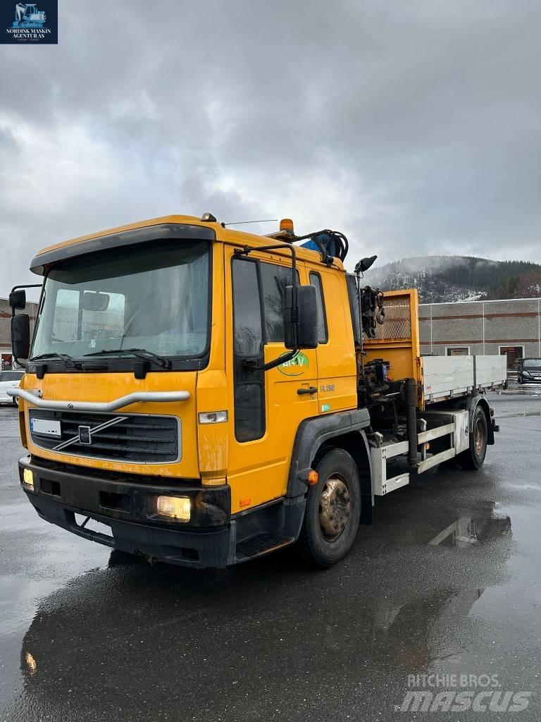 Volvo FL 250 Vlakke laadvloer met kraan