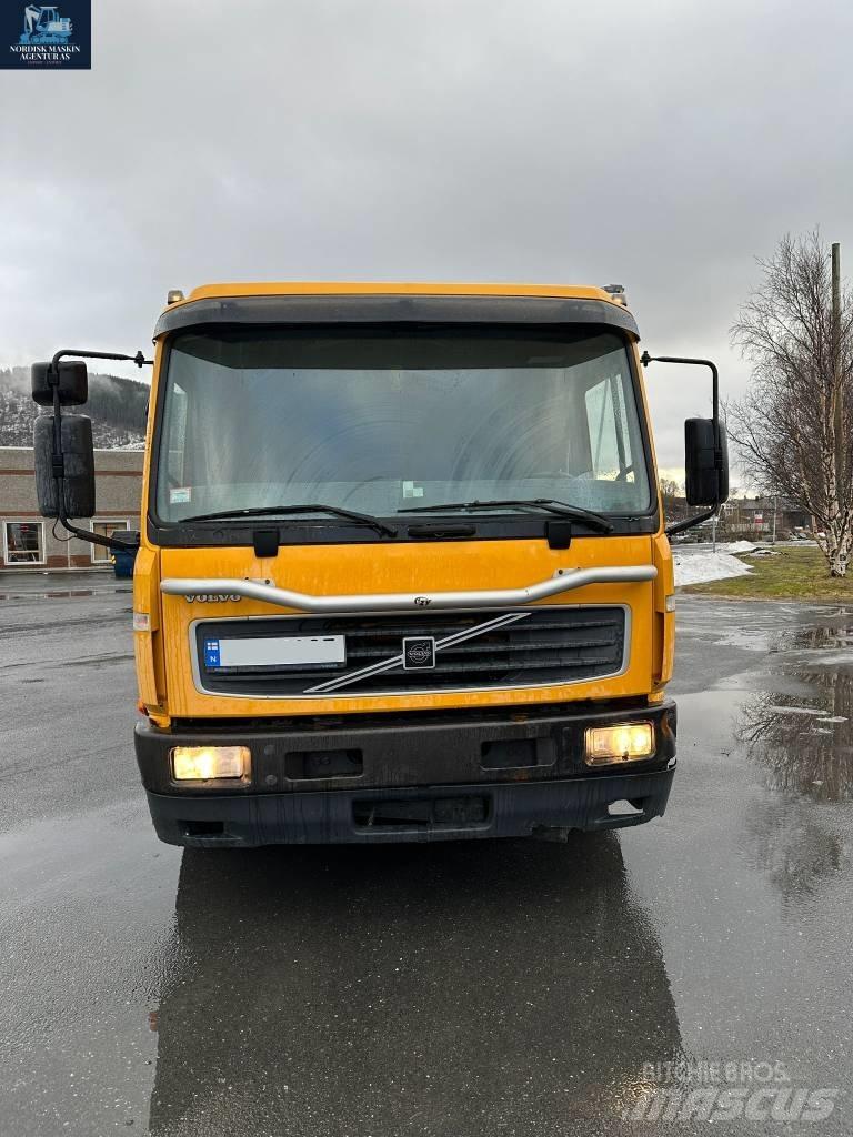 Volvo FL 250 Vlakke laadvloer met kraan