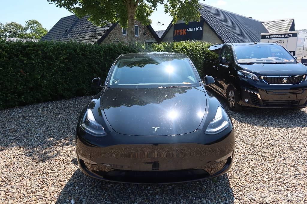 Tesla Model Y Auto's