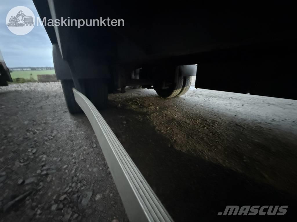 Ekeri S8-D Gesloten opbouw trailers