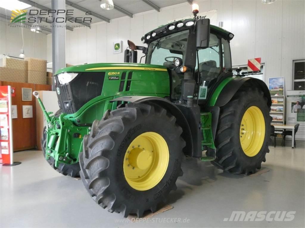 John Deere 6250R Tractoren