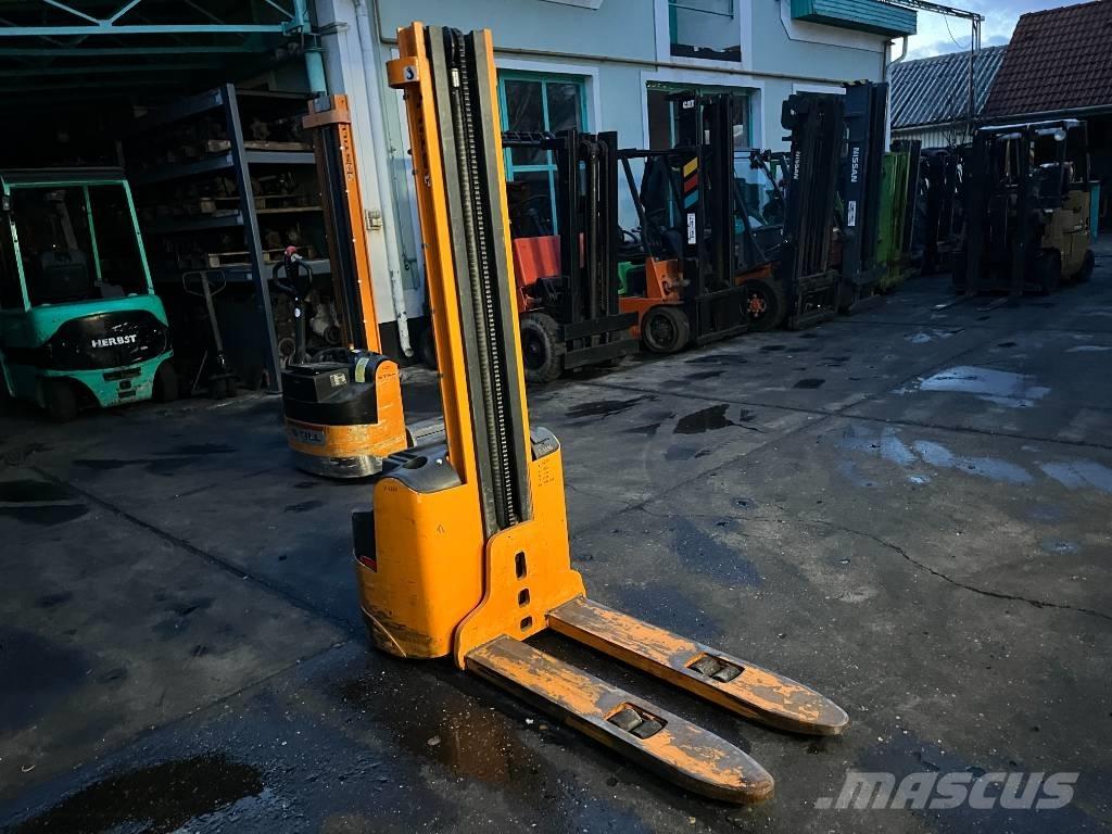 Still EGV12   V-4250 Zelfrijdende stapelaars