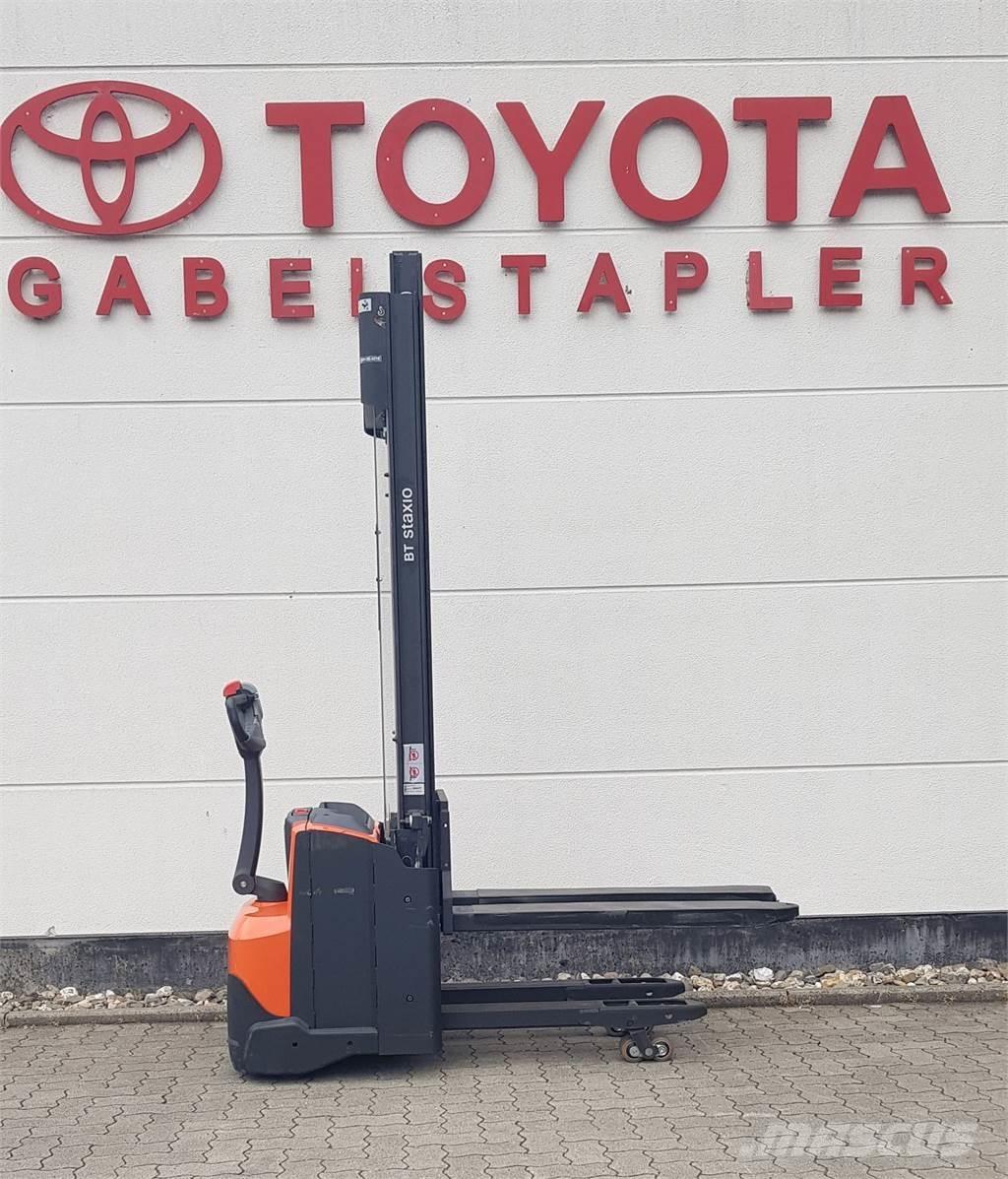 Toyota SWE120L Stapelaar meeloop