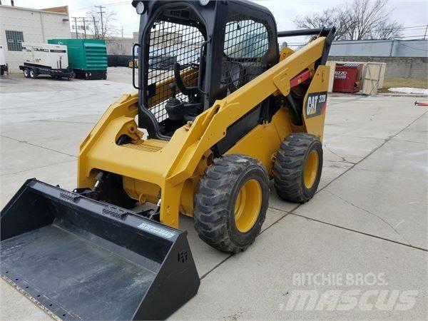 CAT 272 D Schrankladers