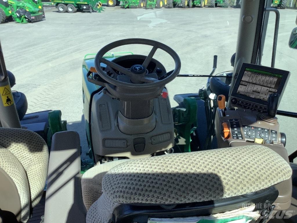 John Deere 6130R Tractoren