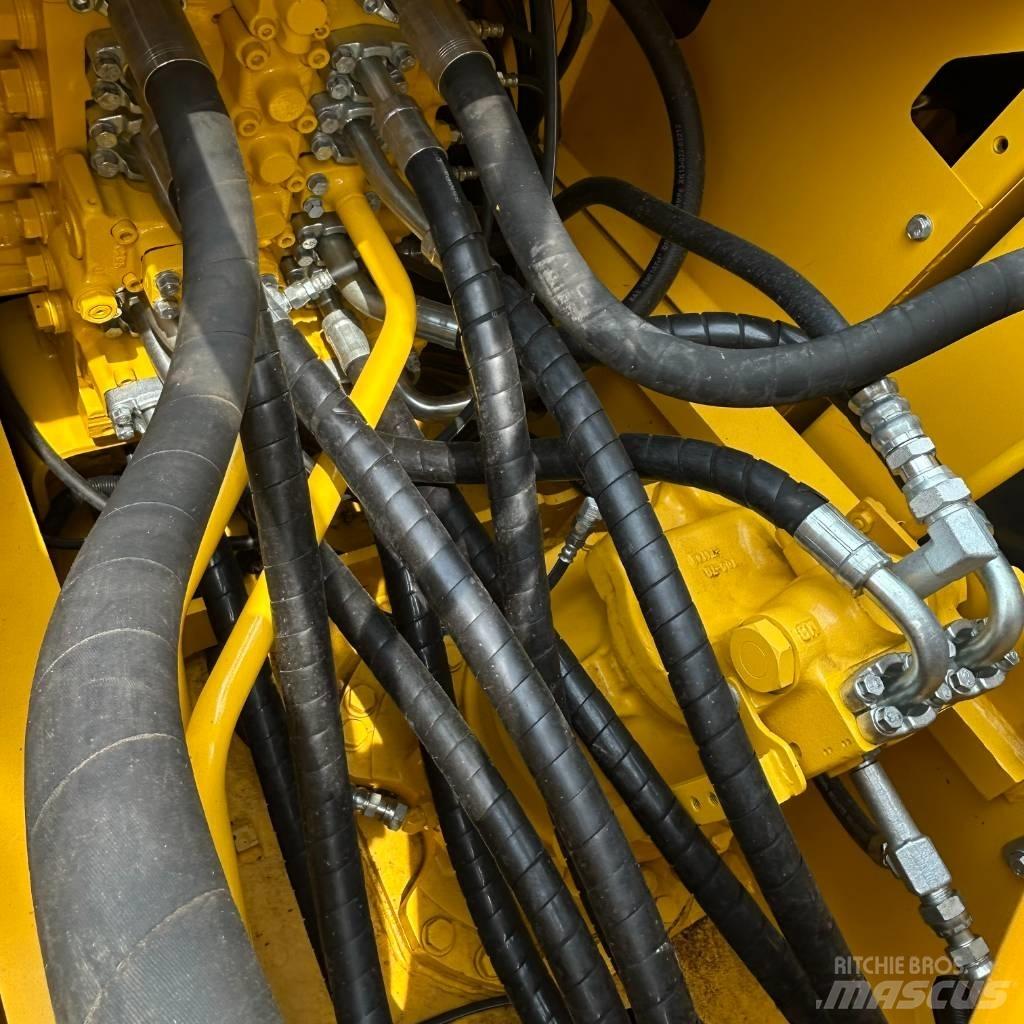Komatsu 220-8 Rupsgraafmachines