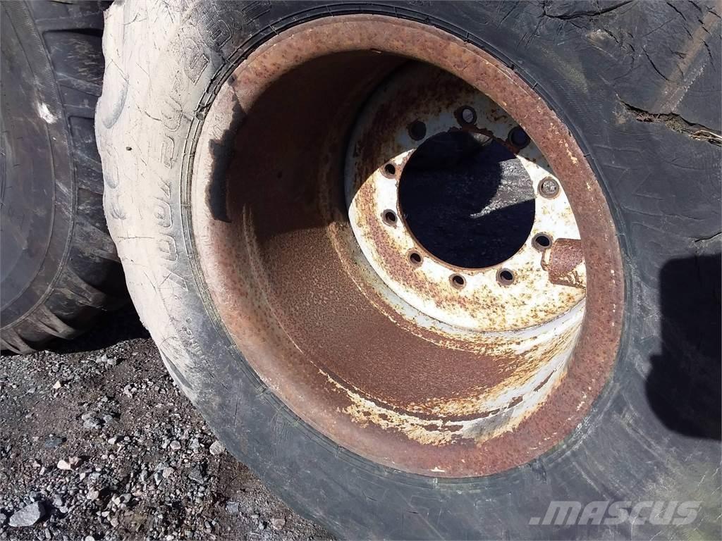 Valmet 860 24x26,5 Banden, wielen en velgen