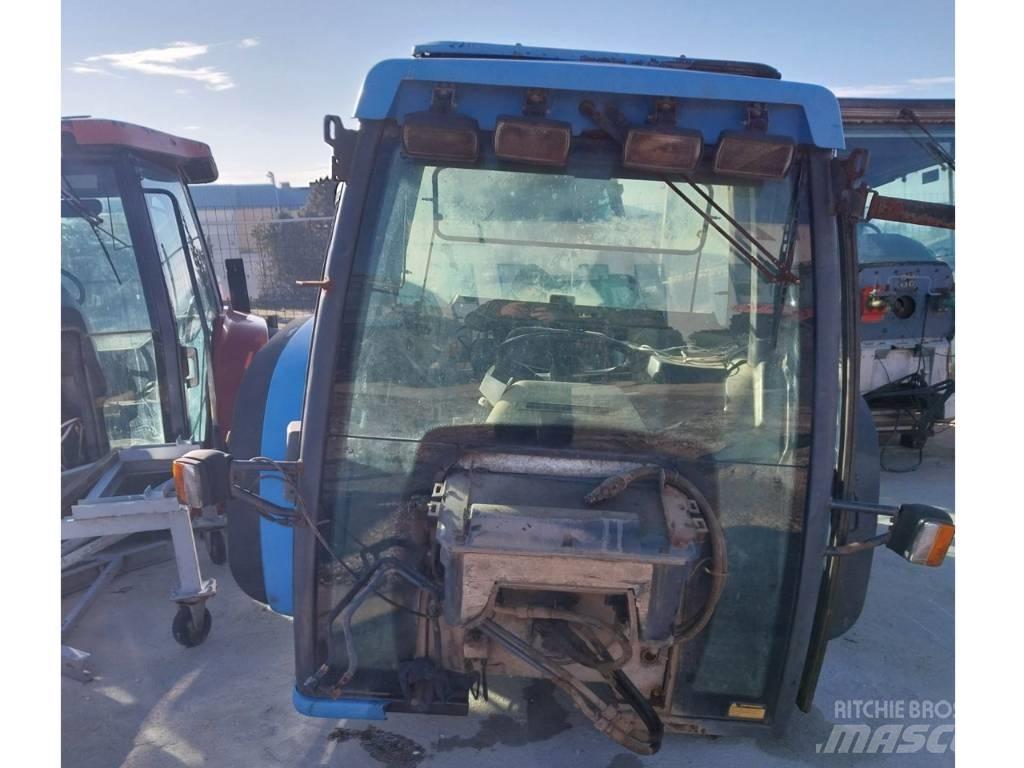 Landini Legend 115 Cabine en interieur