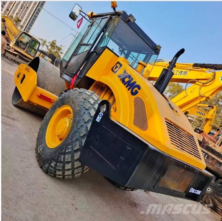 XCMG XS 142 J Grondverdichtingsmachines